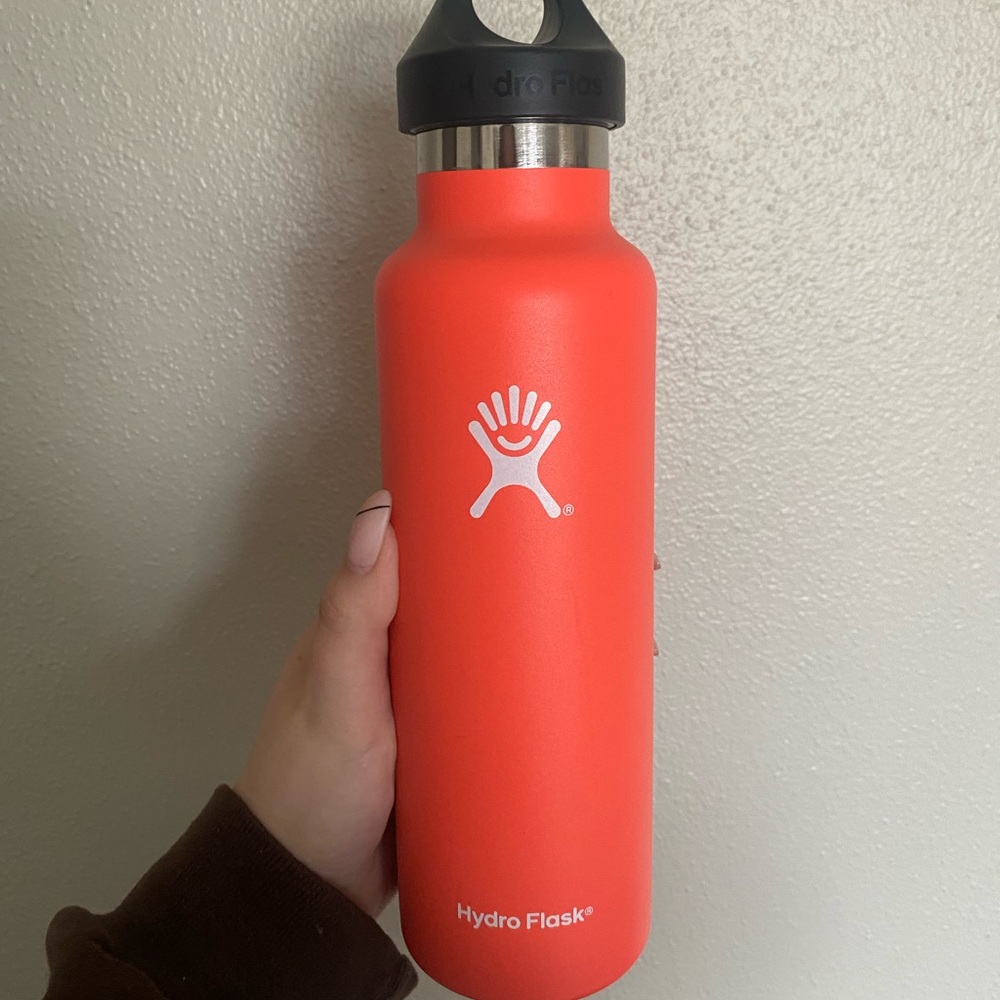 21 oz. bright coral Hydroflask water bottle
